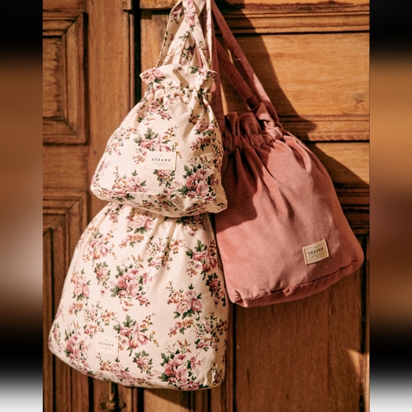 Sezane Set of 3 Vintage Flower/Velvet Pouches - Picture 6 of 7